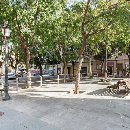 Beautiful Apartment 20 Minutes From City Center L'Hospitalet de Llobregat Buitenkant foto