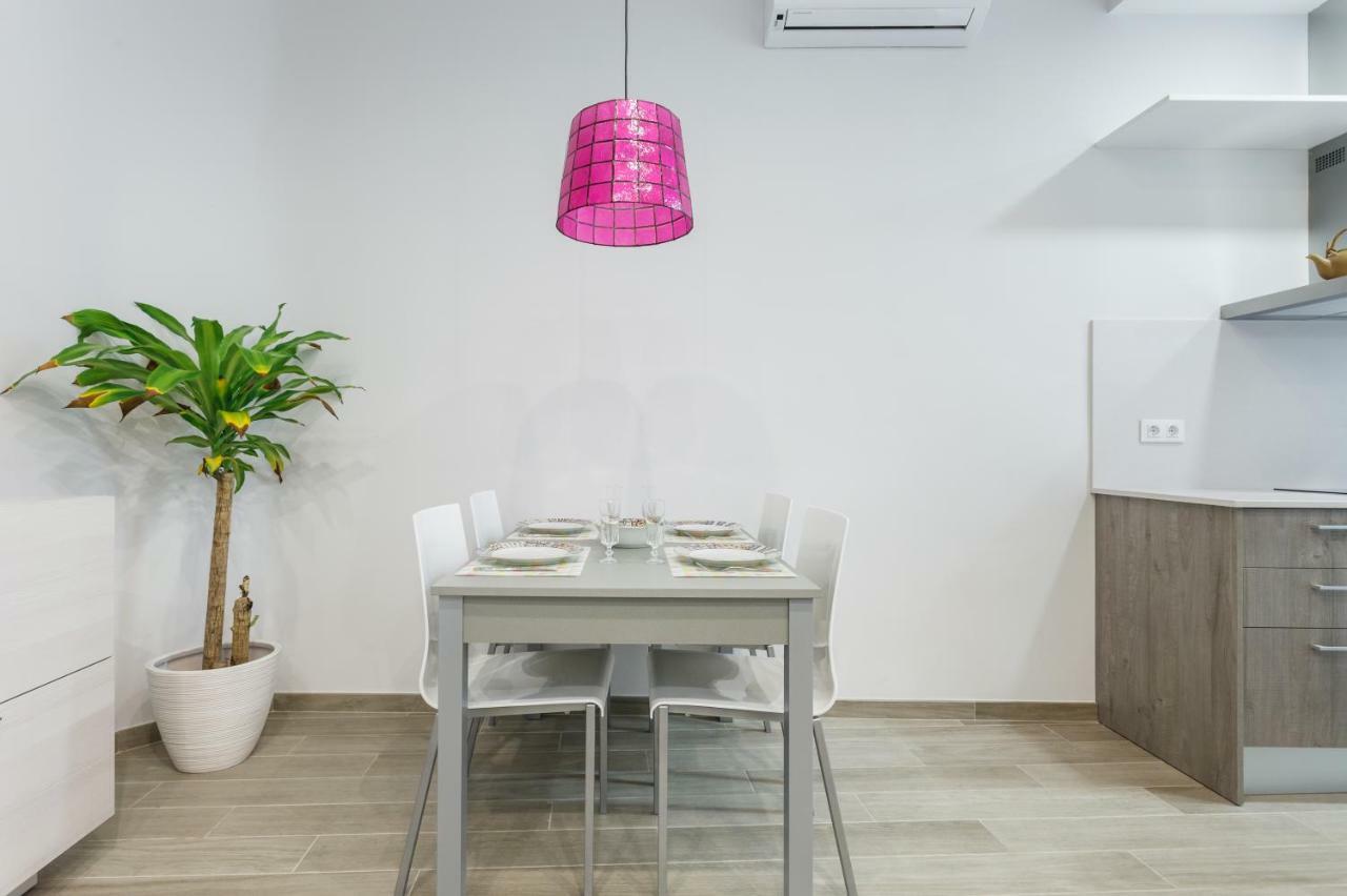 Beautiful Apartment 20 Minutes From City Center L'Hospitalet de Llobregat Buitenkant foto