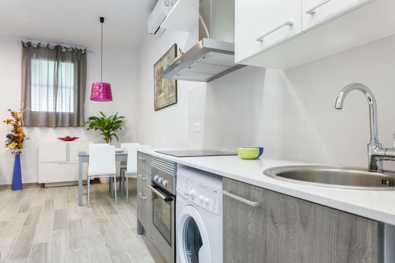 Beautiful Apartment 20 Minutes From City Center L'Hospitalet de Llobregat Buitenkant foto